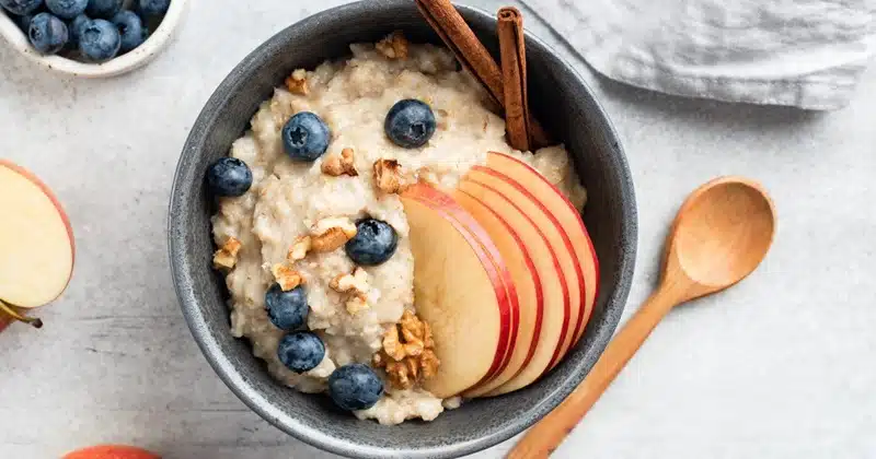 Porridge à l’avoine : secrets et astuces pour un petit-déjeuner sain et savoureux